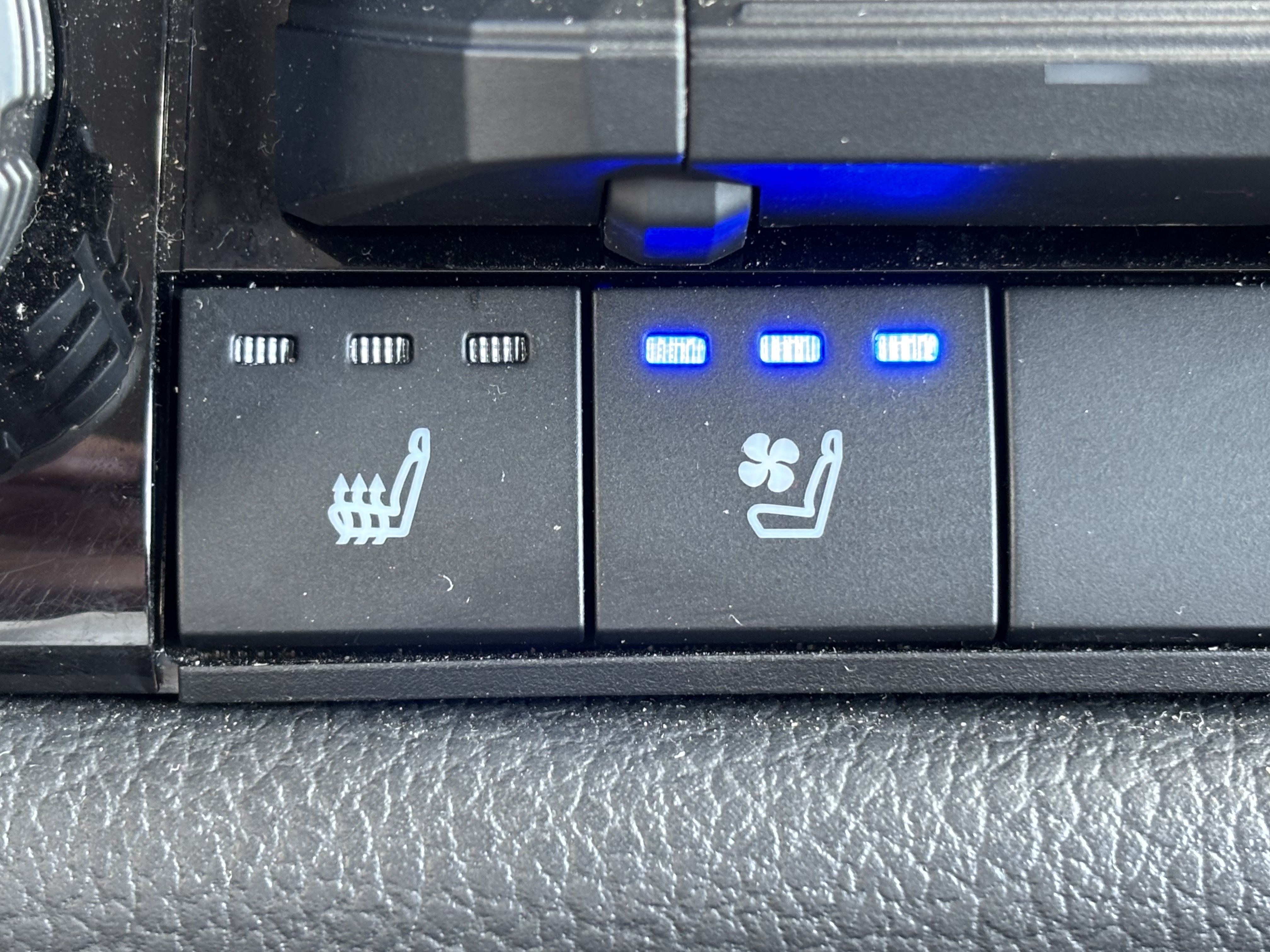 2024 Toyota Tundra Limited - Photo 25