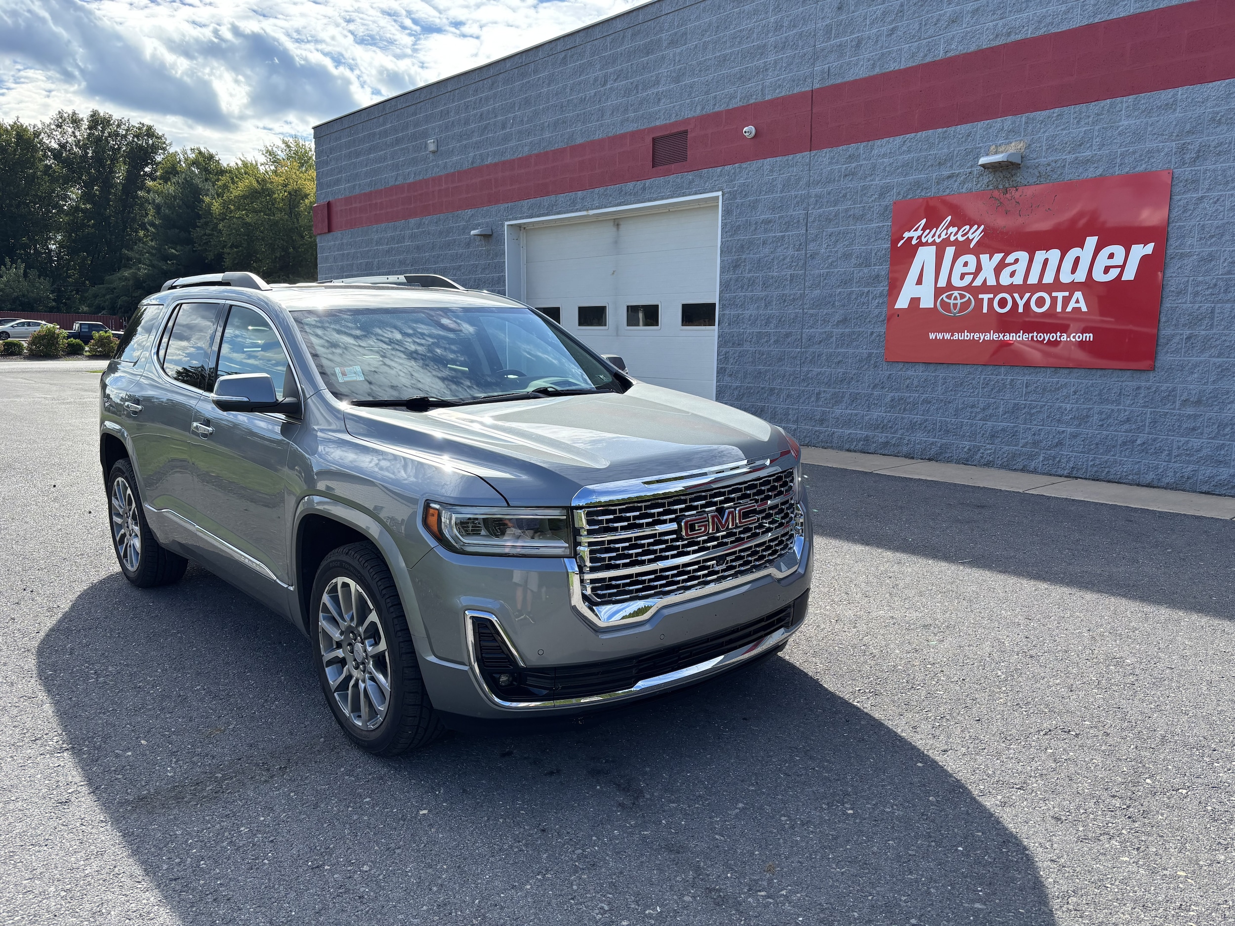 2023 GMC Acadia Denali