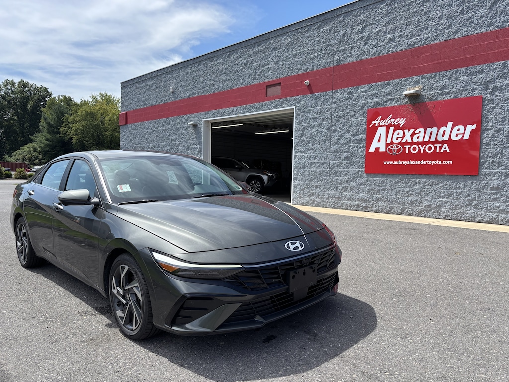 Used 2024 Hyundai Elantra Limited Sedan