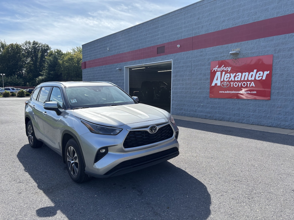Used 2024 Toyota Highlander XLE SUV