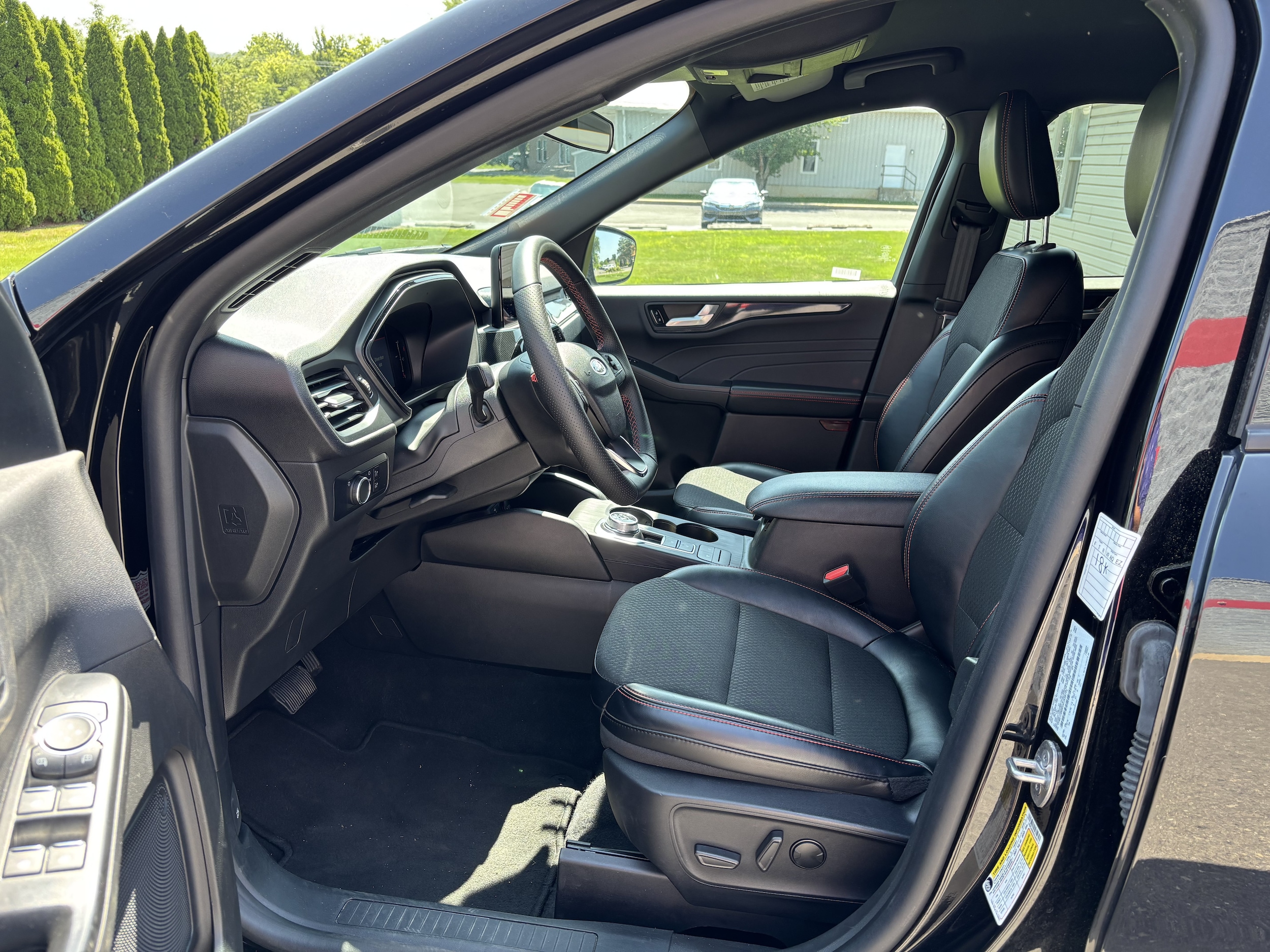 2025 Ford Escape ST-Line - Photo 13