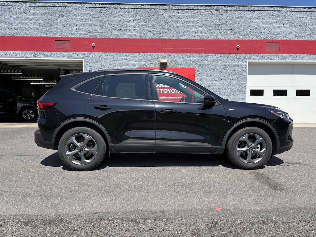 Used 2025 Ford Escape ST-Line Select SUV