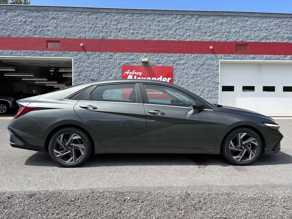 Used 2024 Hyundai Elantra Limited Sedan