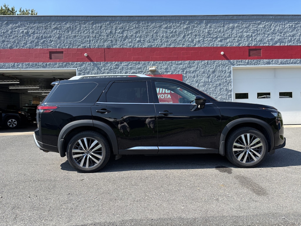 Used 2022 Nissan Pathfinder Platinum SUV