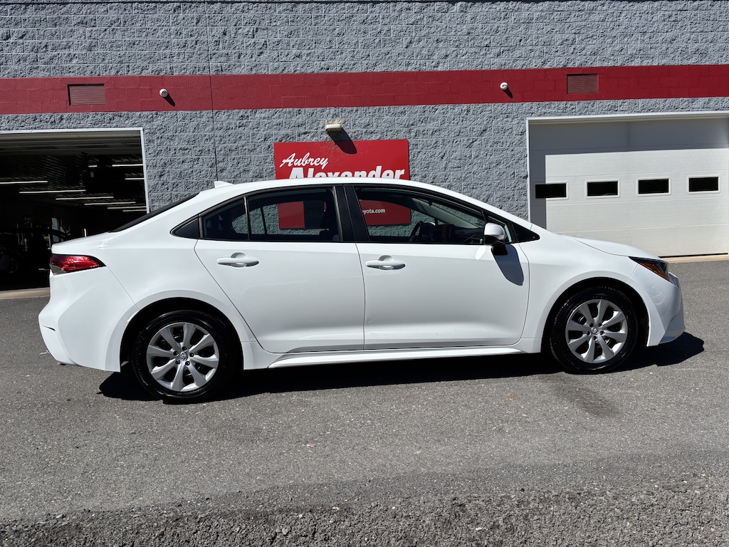 Certified 2025 Toyota Corolla LE Sedan