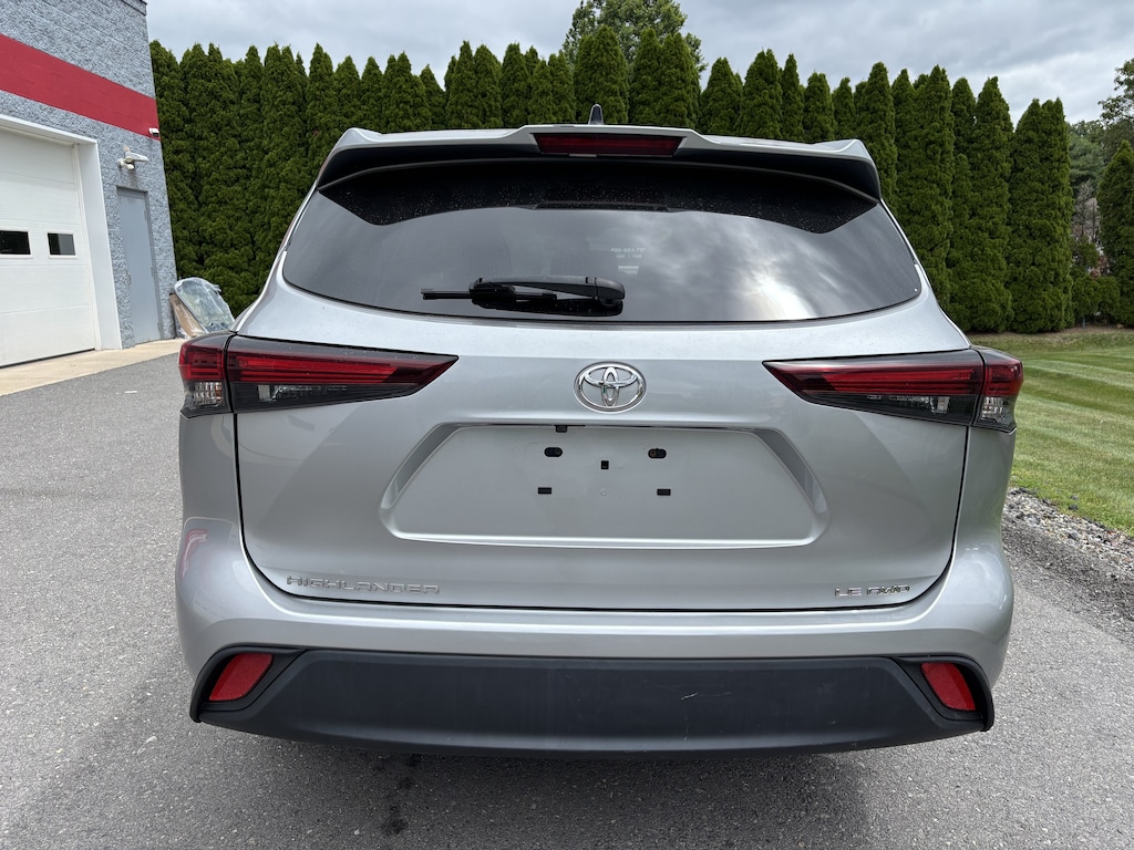 Used 2024 Toyota Highlander LE SUV