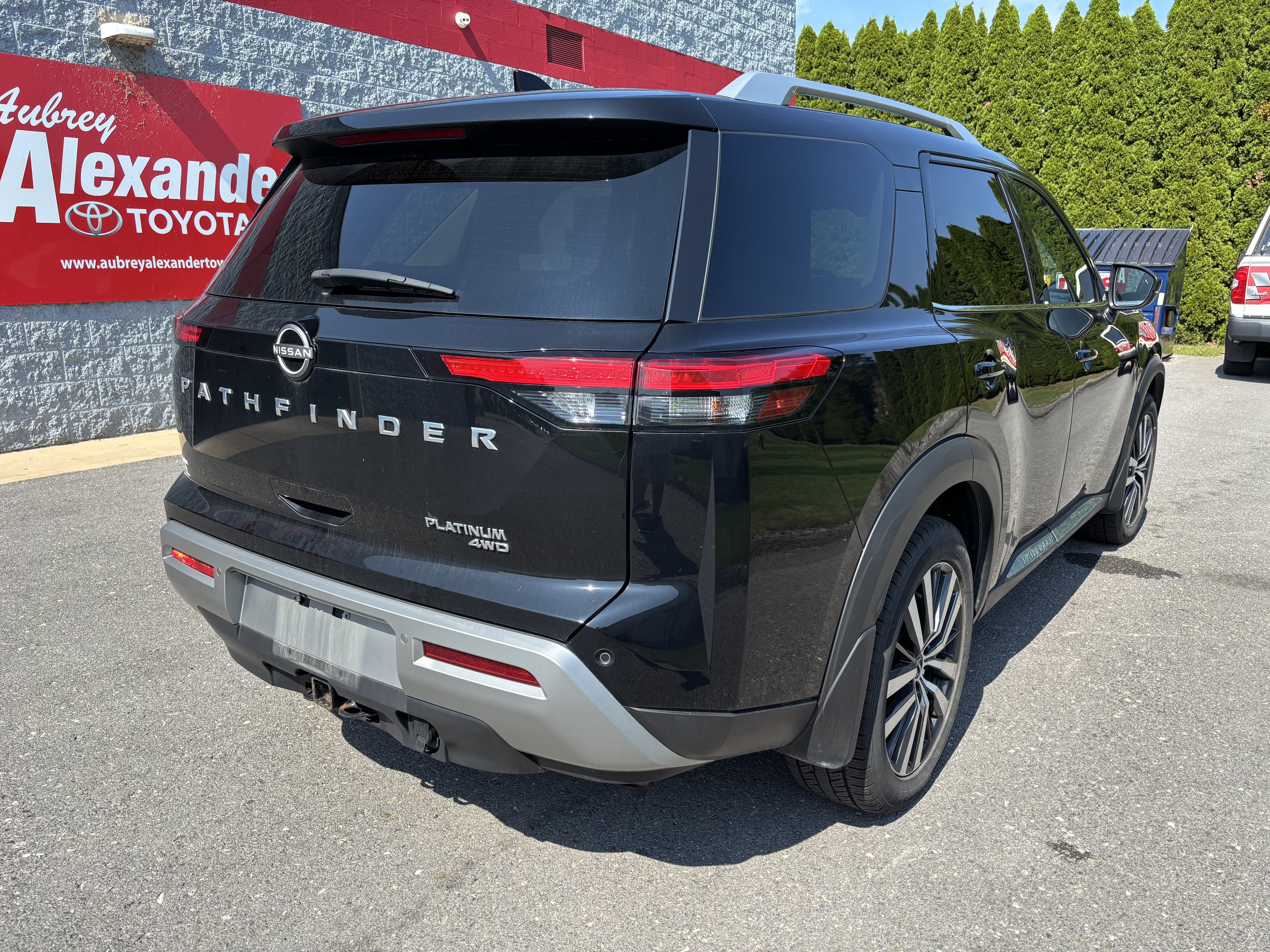 Used 2022 Nissan Pathfinder Platinum SUV
