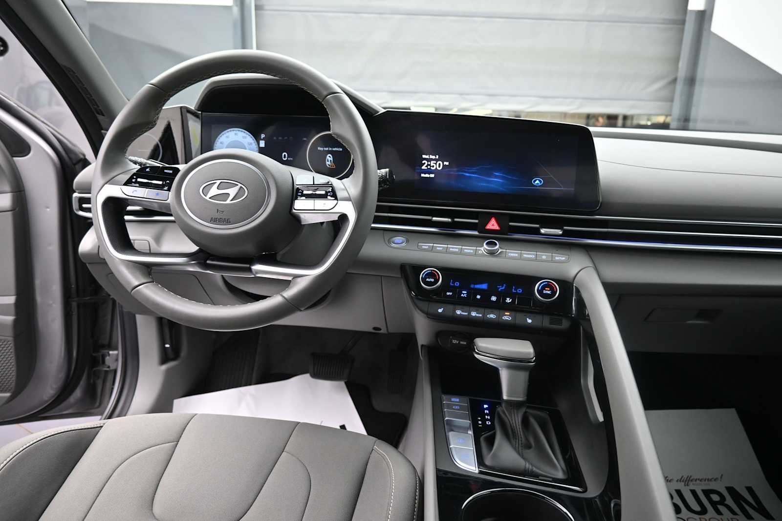 2024 Hyundai Elantra SEL - Photo 14