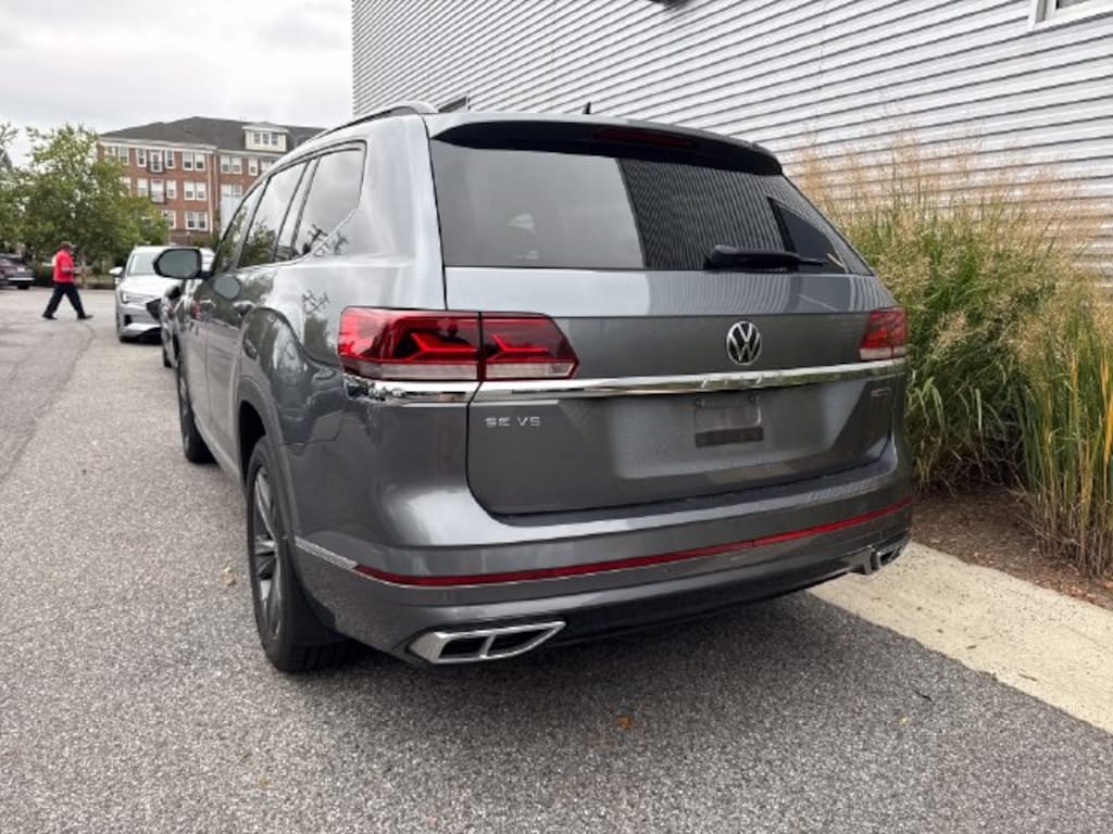 Used 2021 Volkswagen Atlas 3.6L V6 SE w/Technology R-Line SUV
