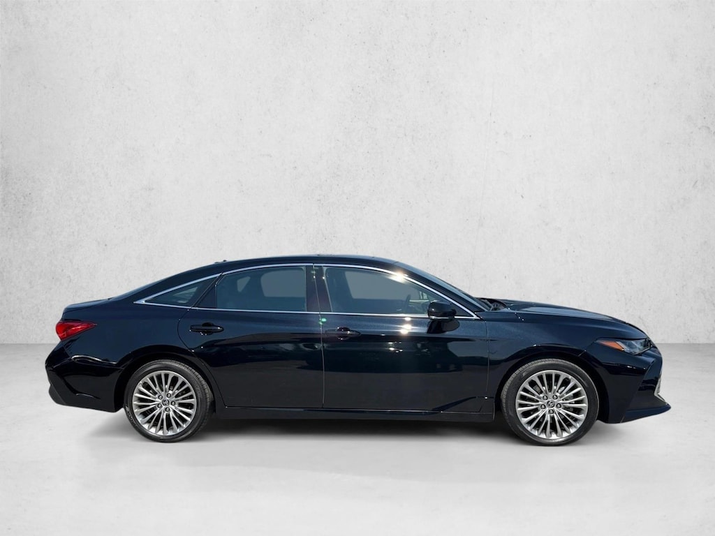 Used 2022 Toyota Avalon Hybrid Limited Sedan