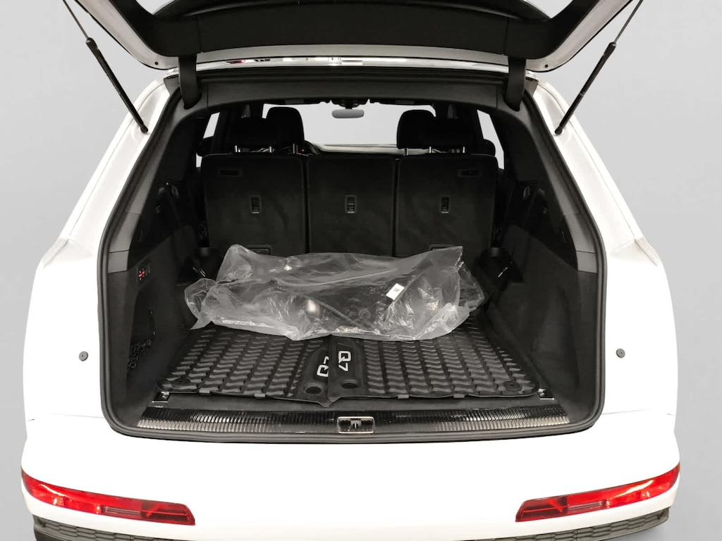Certified 2025 Audi Q7 Premium SUV