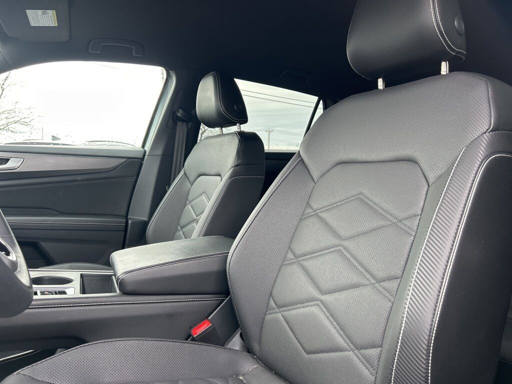 Used 2024 Volkswagen Atlas Cross Sport 2.0T SE SUV