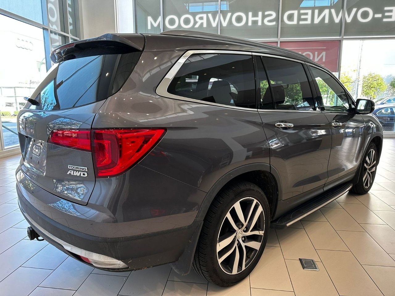 Used 2017 Honda Pilot V6 Touring 9AT AWD *Loaded* / *Loaded* SUV