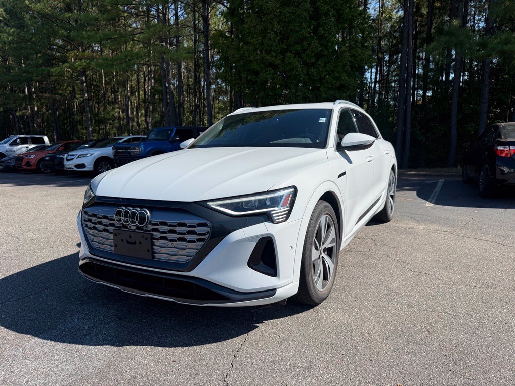  Audi Q8 e-tron