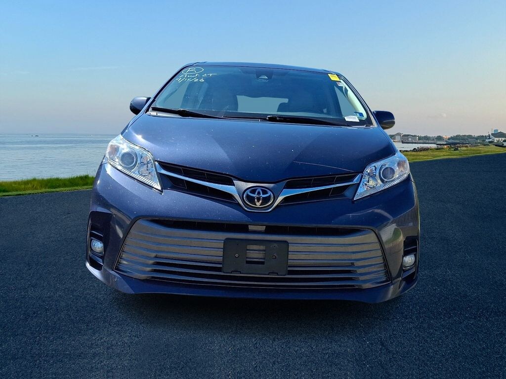 Used 2018 Toyota Sienna XLE Premium 7 Passenger Van Passenger Van