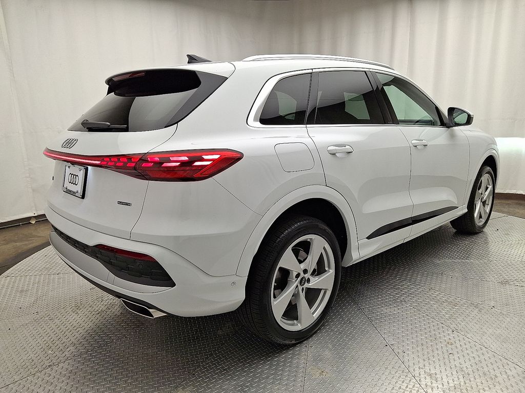 2025 Audi New Q5 Premium Plus - Photo 3