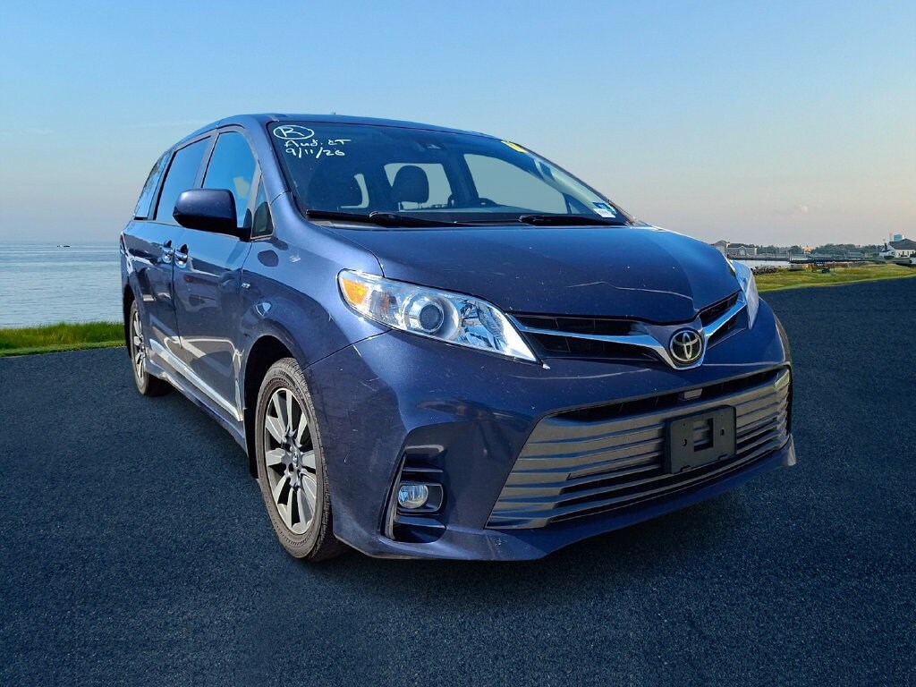 Used 2018 Toyota Sienna XLE Premium 7 Passenger Van Passenger Van