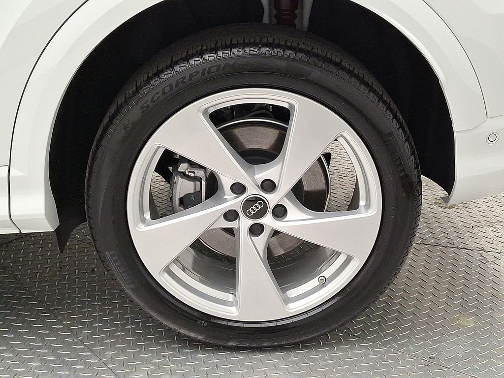 2025 Audi New Q5 Premium Plus - Photo 5