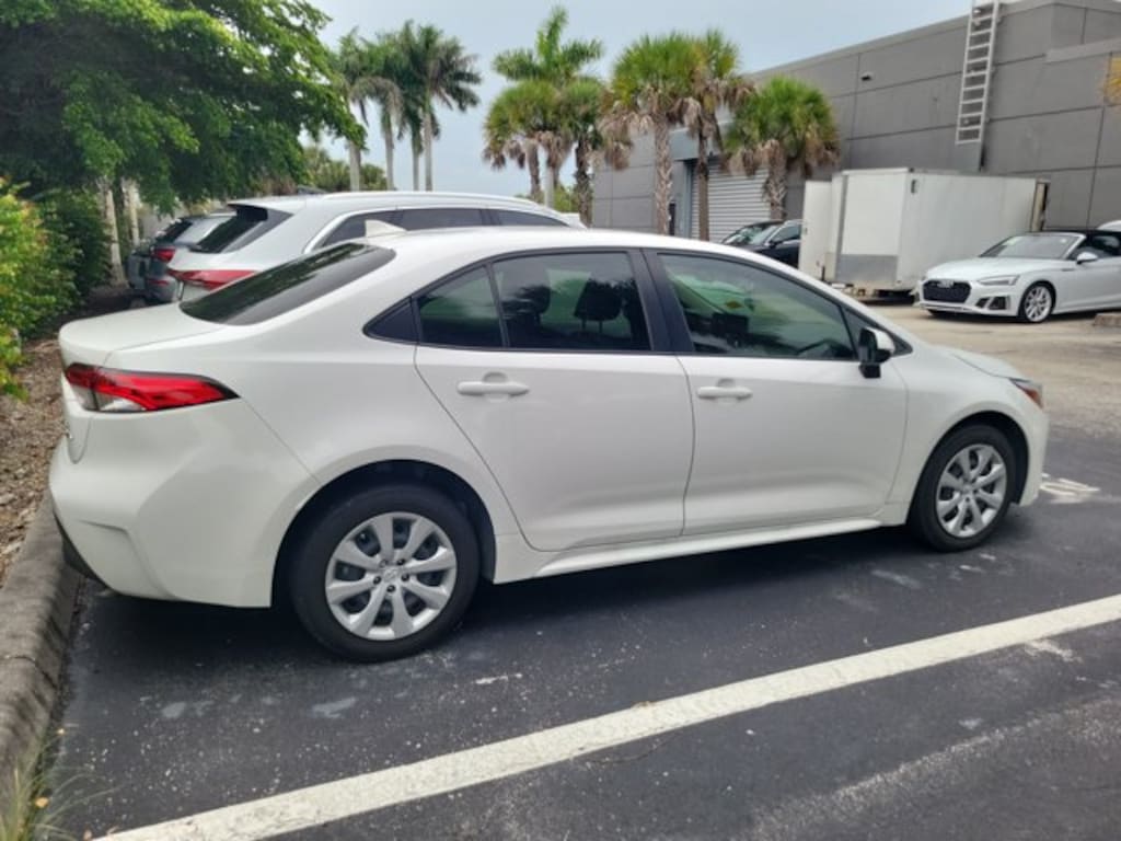 Used 2025 Toyota Corolla Hybrid LE Sedan