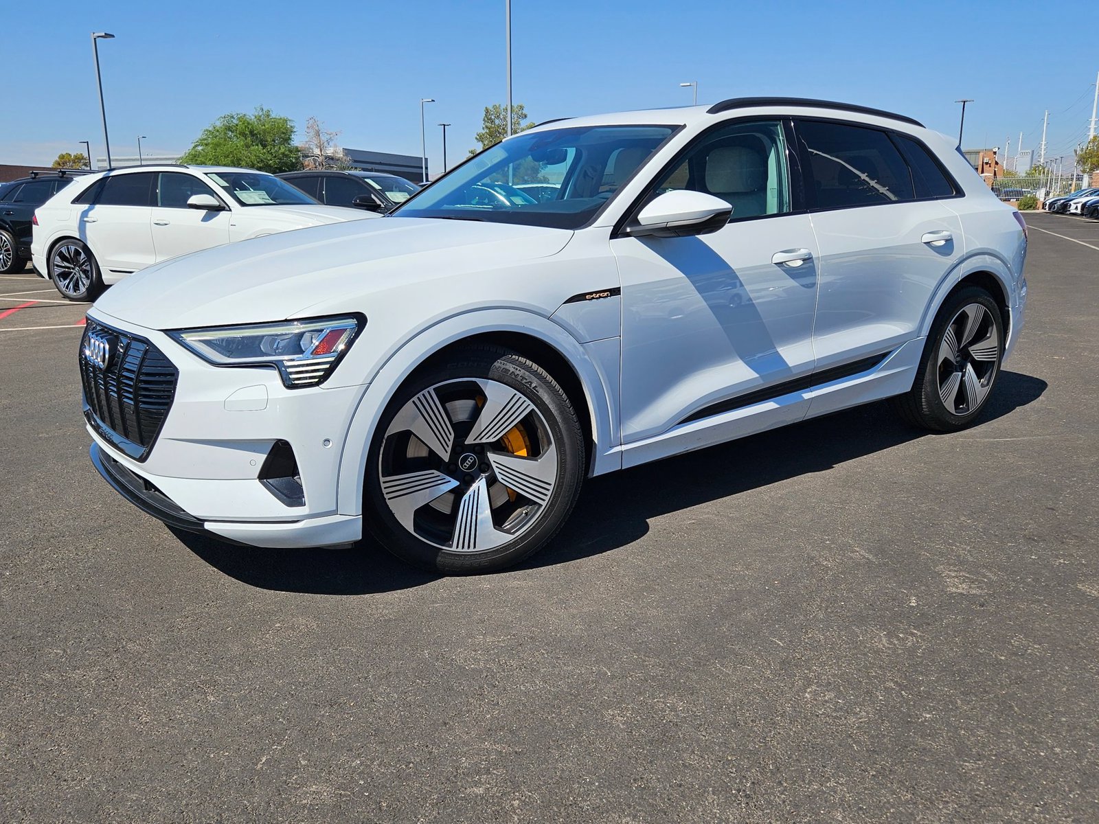  Audi e-tron