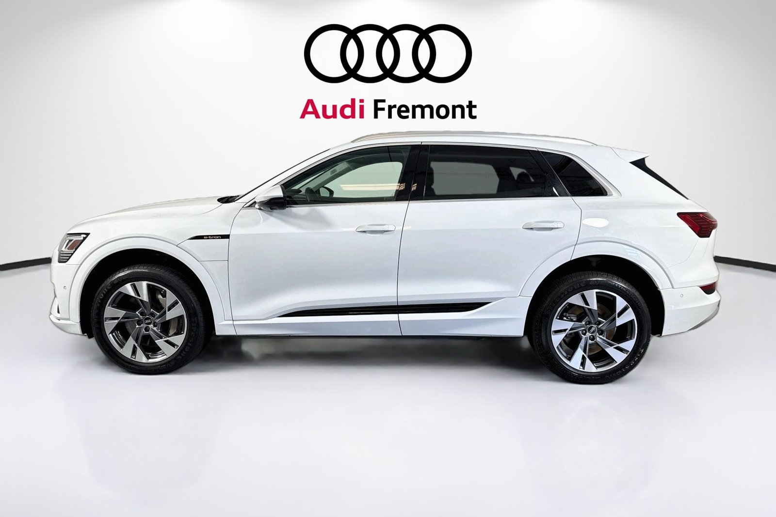 2022 Audi e-tron Premium Plus
