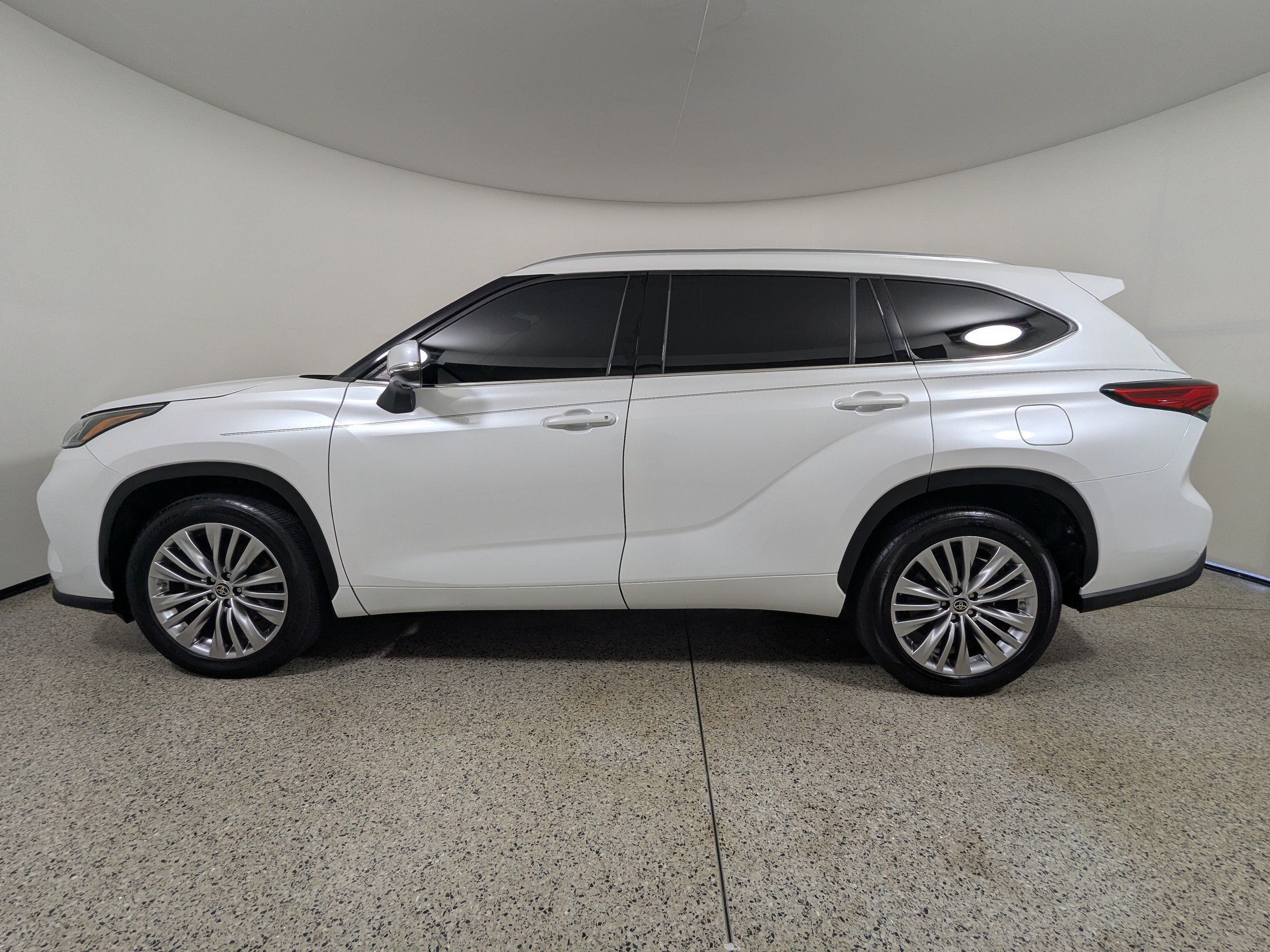 Used 2023 Toyota Highlander Platinum FWD Platinum FWD