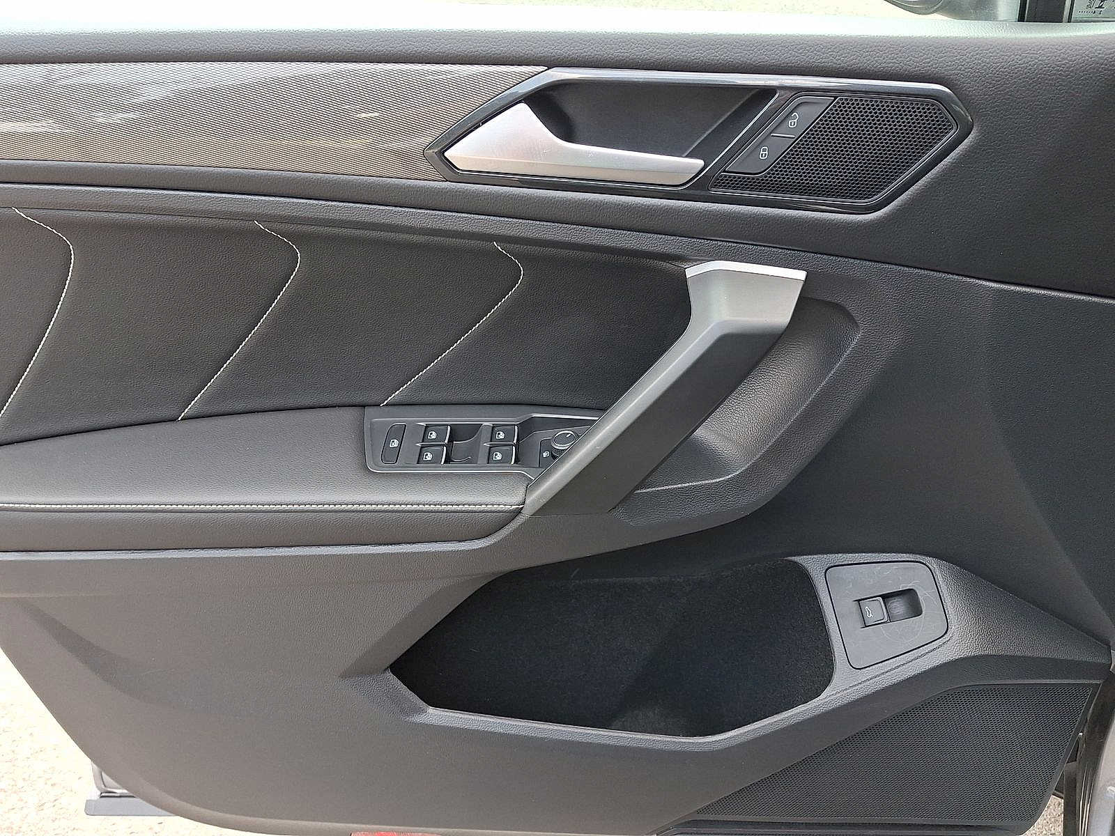 2024 Volkswagen Tiguan SE - Photo 13