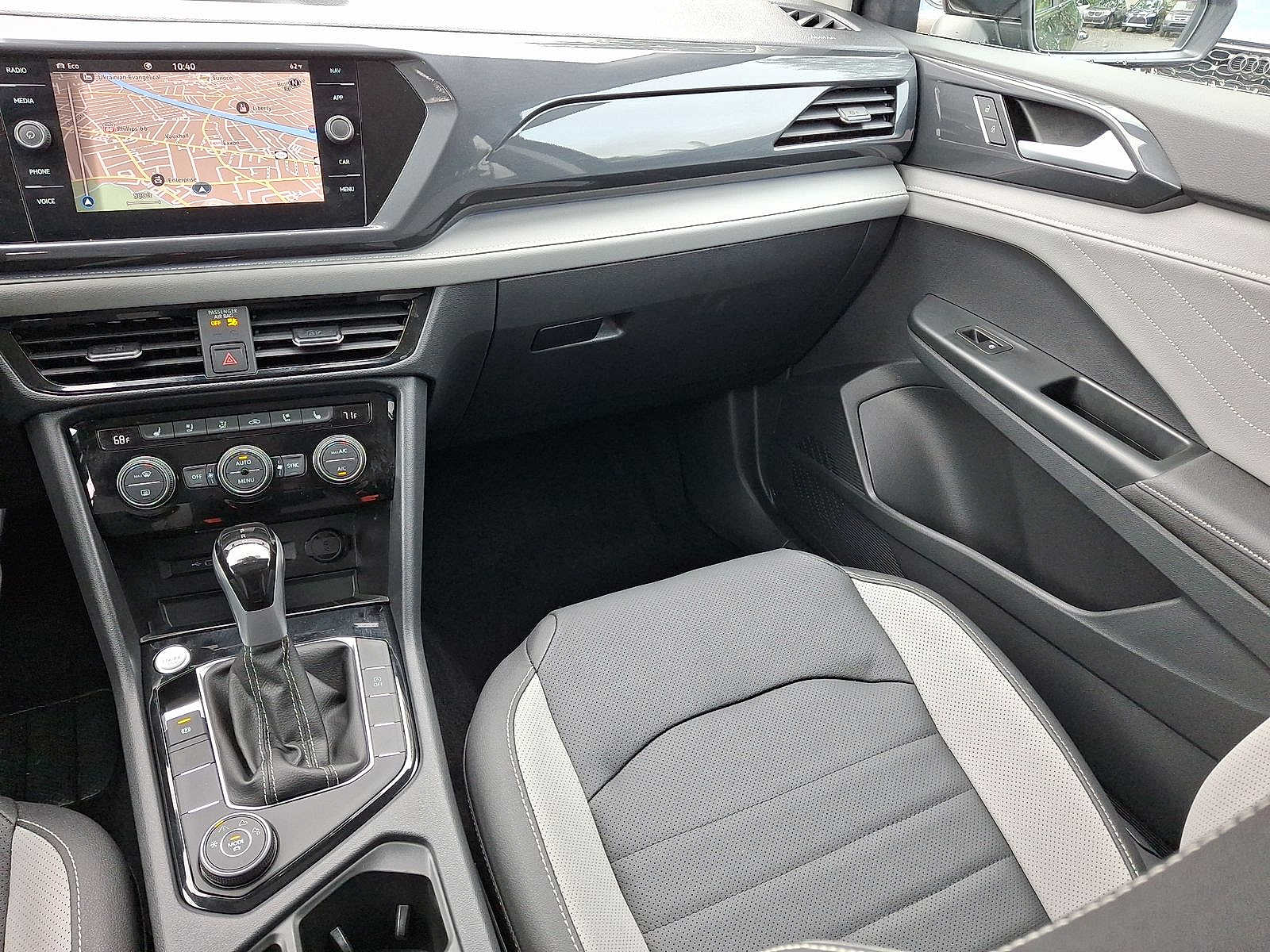 2024 Volkswagen Taos SEL - Photo 11