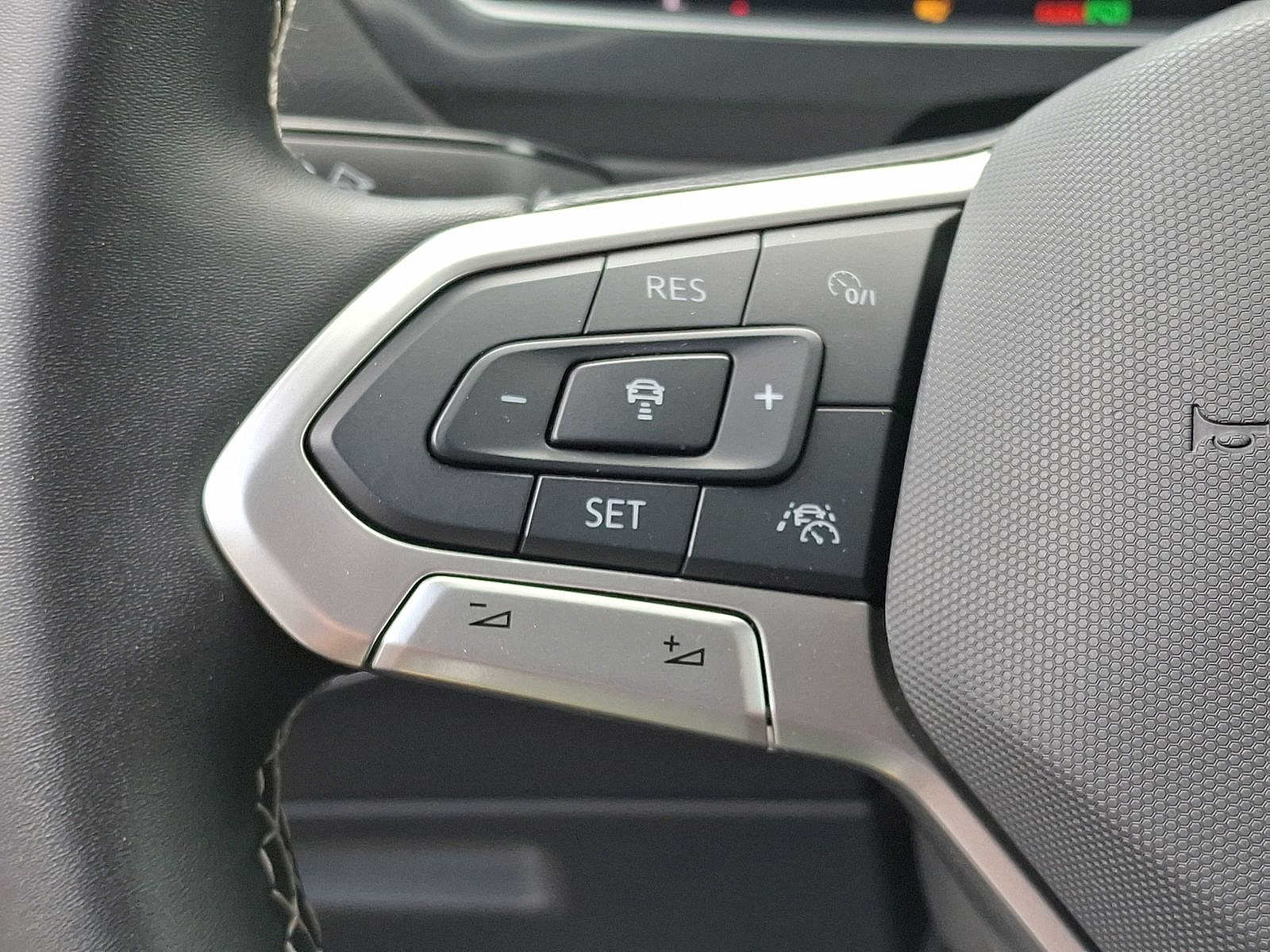 2024 Volkswagen Tiguan SE - Photo 18