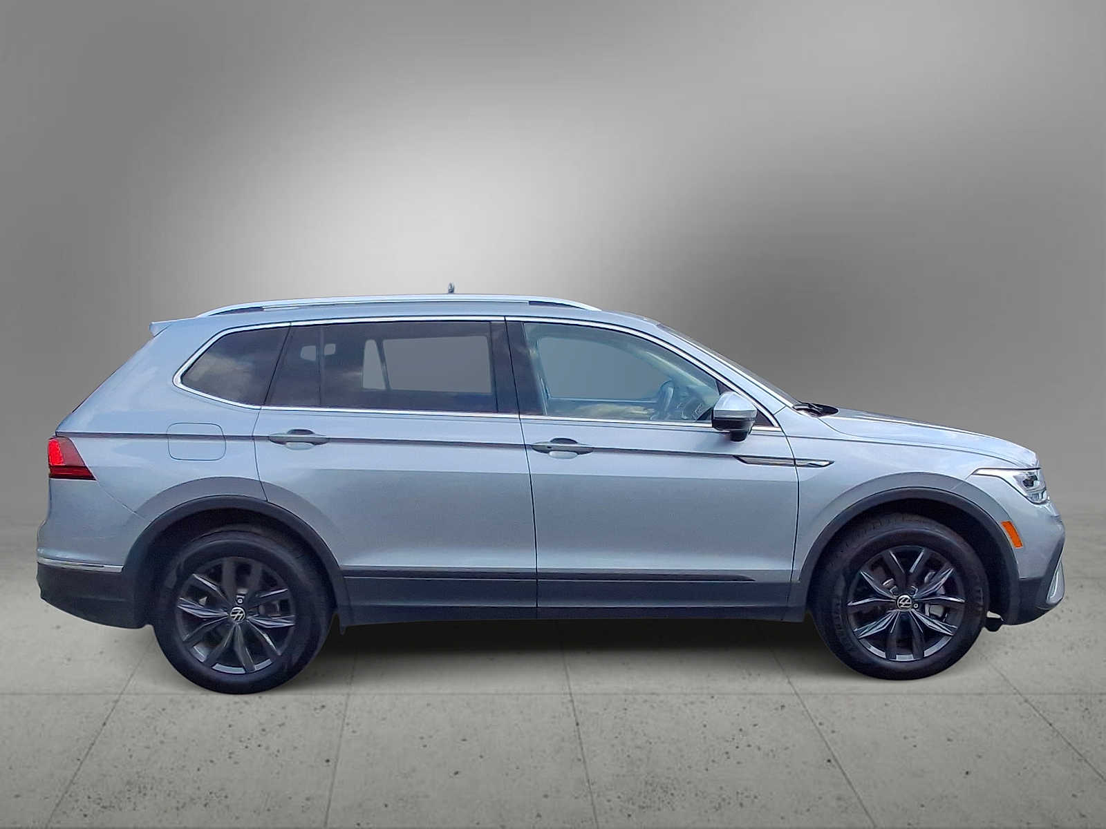 2024 Volkswagen Tiguan SE - Photo 9