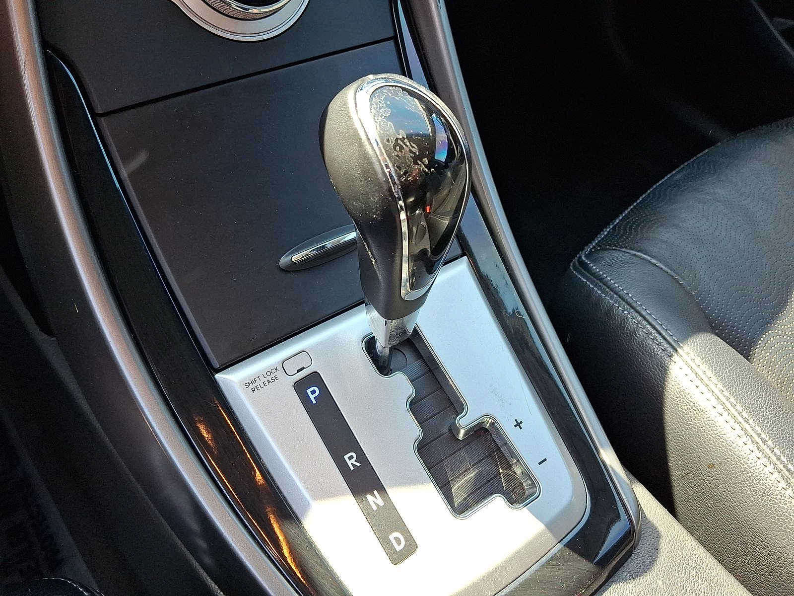 2012 Hyundai Elantra Limited - Photo 18