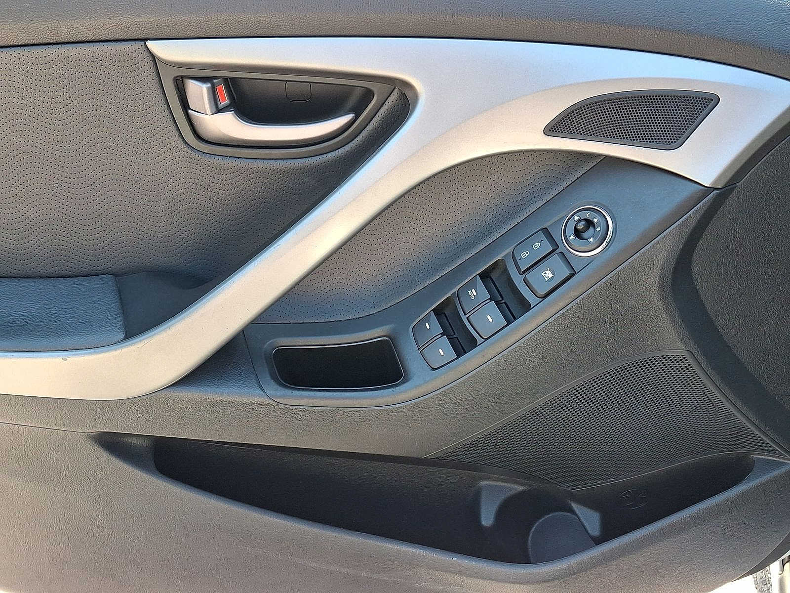 2012 Hyundai Elantra Limited - Photo 16