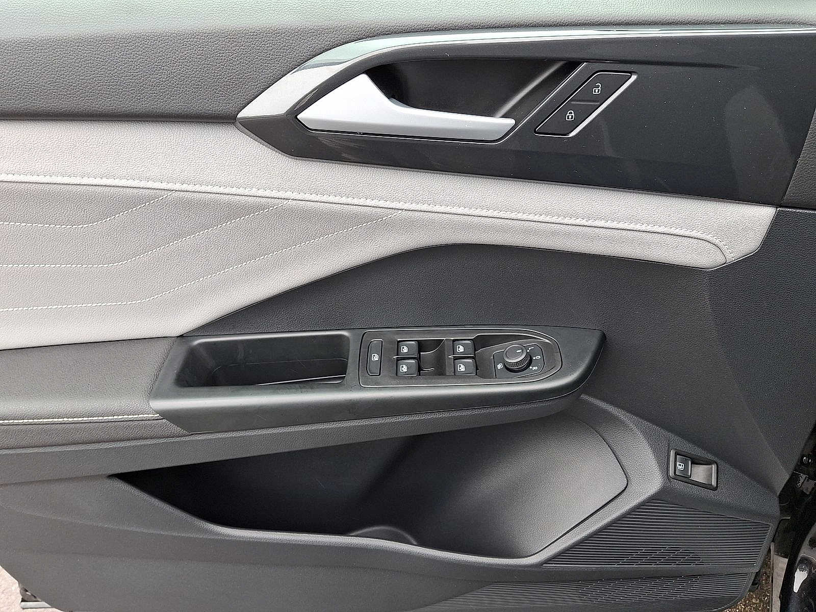 2024 Volkswagen Taos SEL - Photo 16