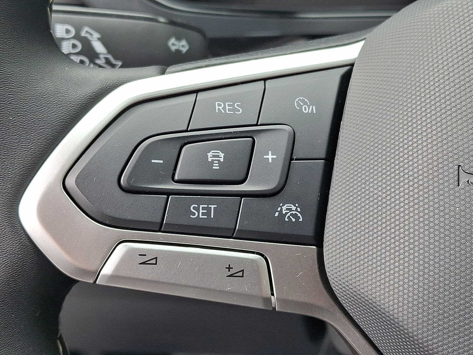 2024 Volkswagen Taos SEL - Photo 23