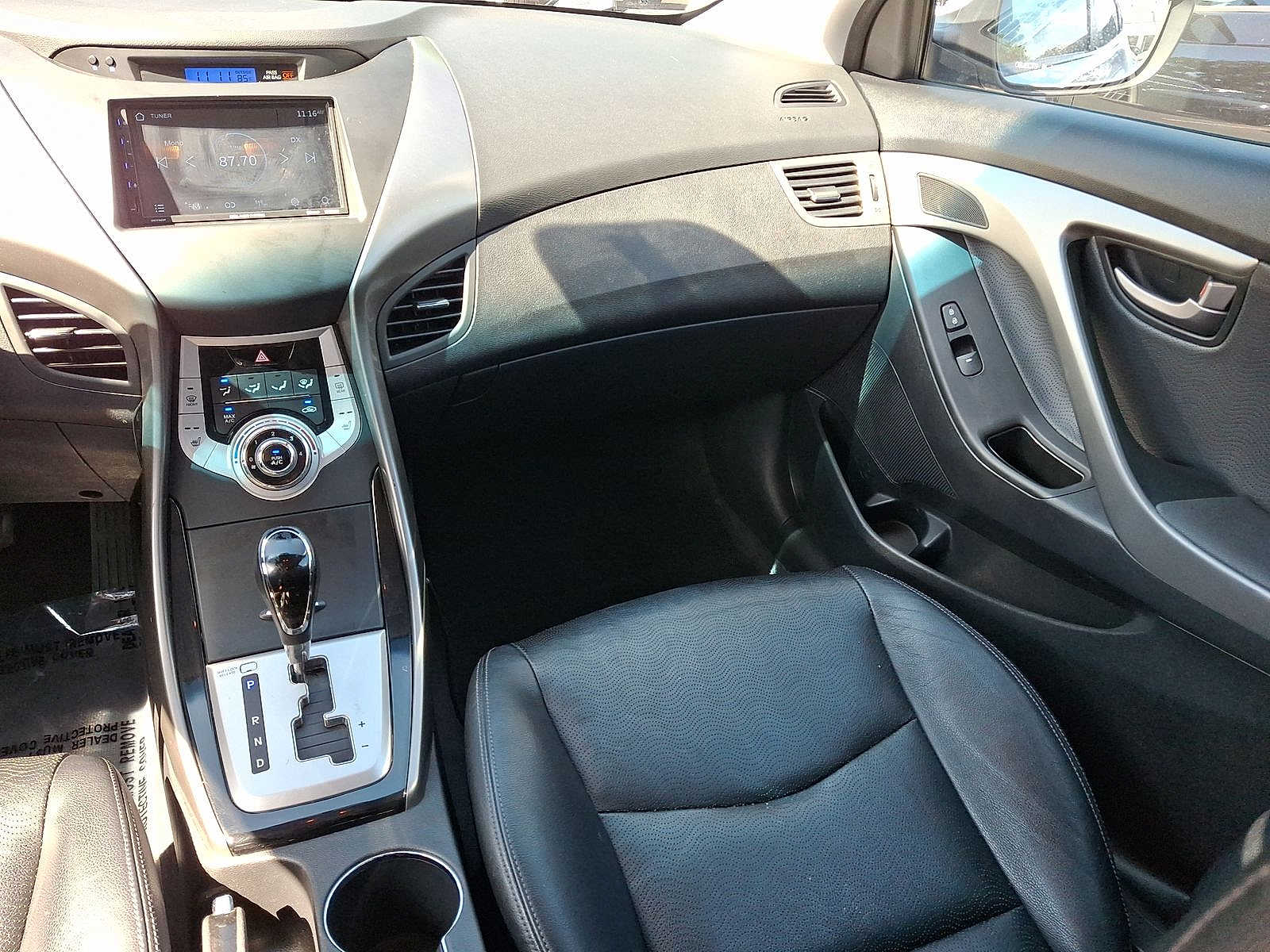 2012 Hyundai Elantra Limited - Photo 11
