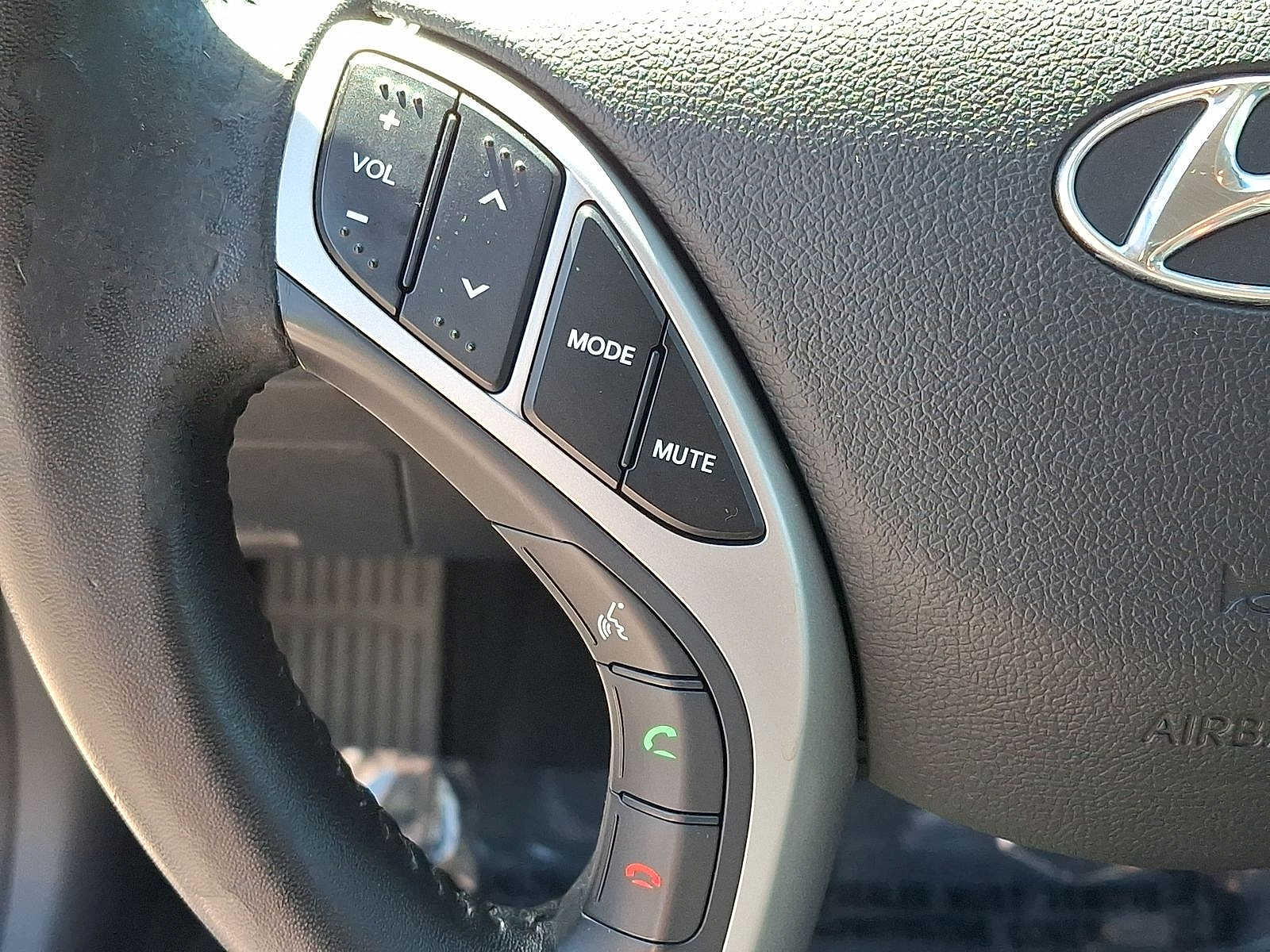 2012 Hyundai Elantra Limited - Photo 23