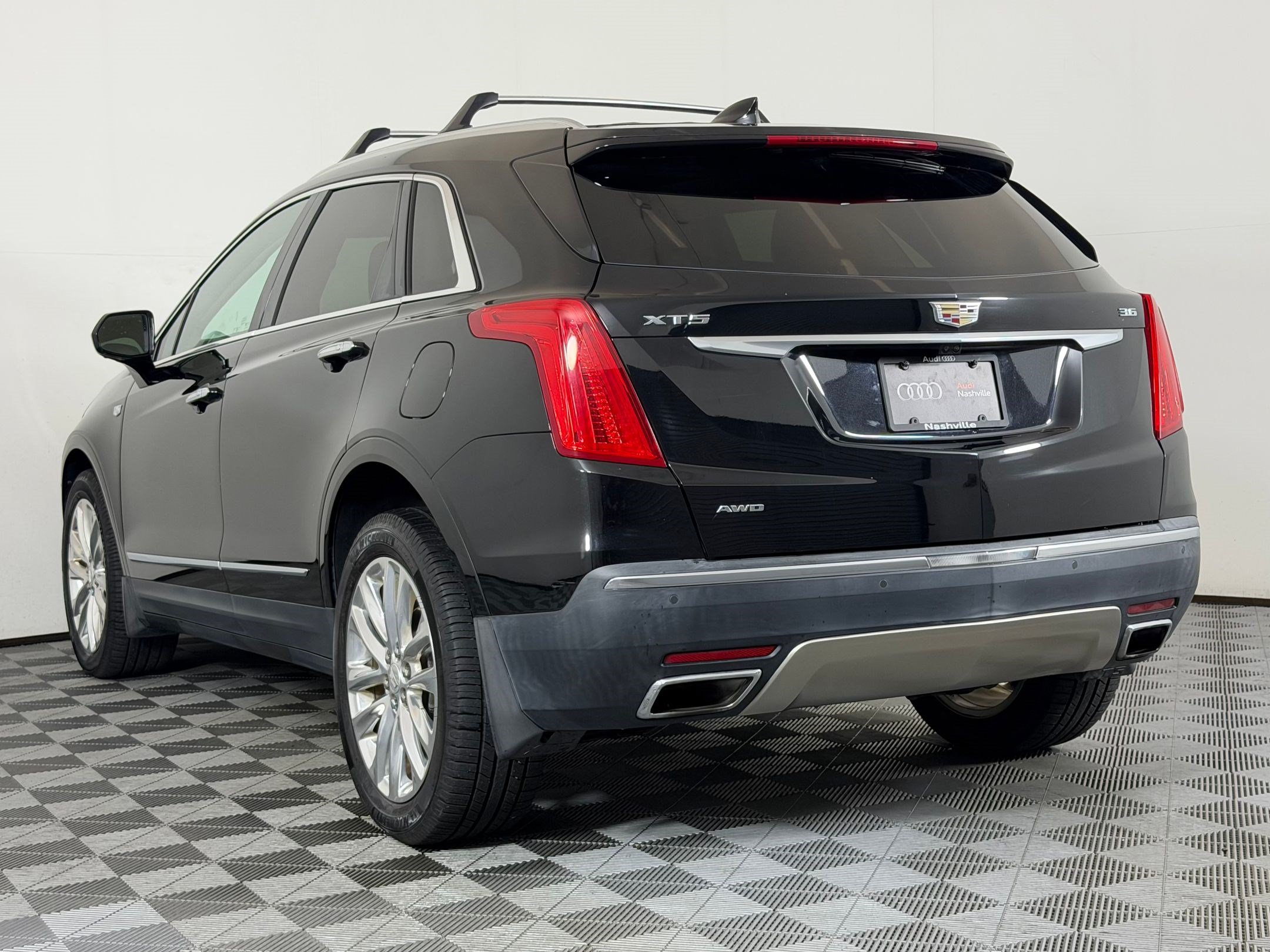Used 2017 CADILLAC XT5 Platinum AWD SUV