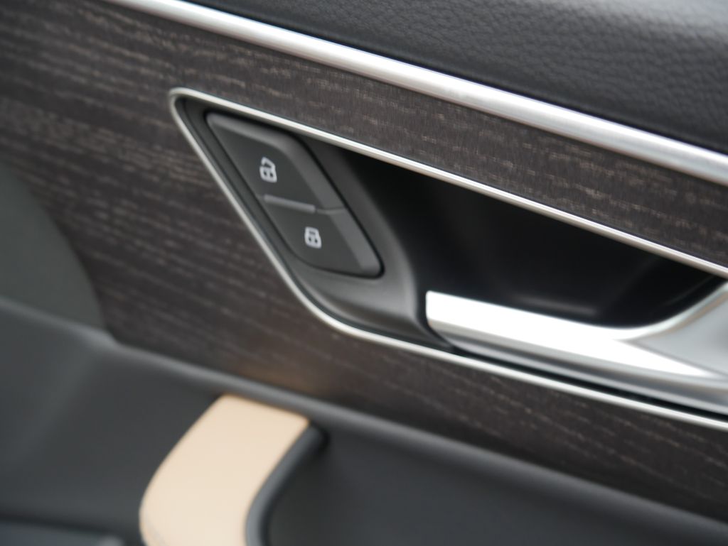 2025 Audi Q7 Premium Plus - Photo 29