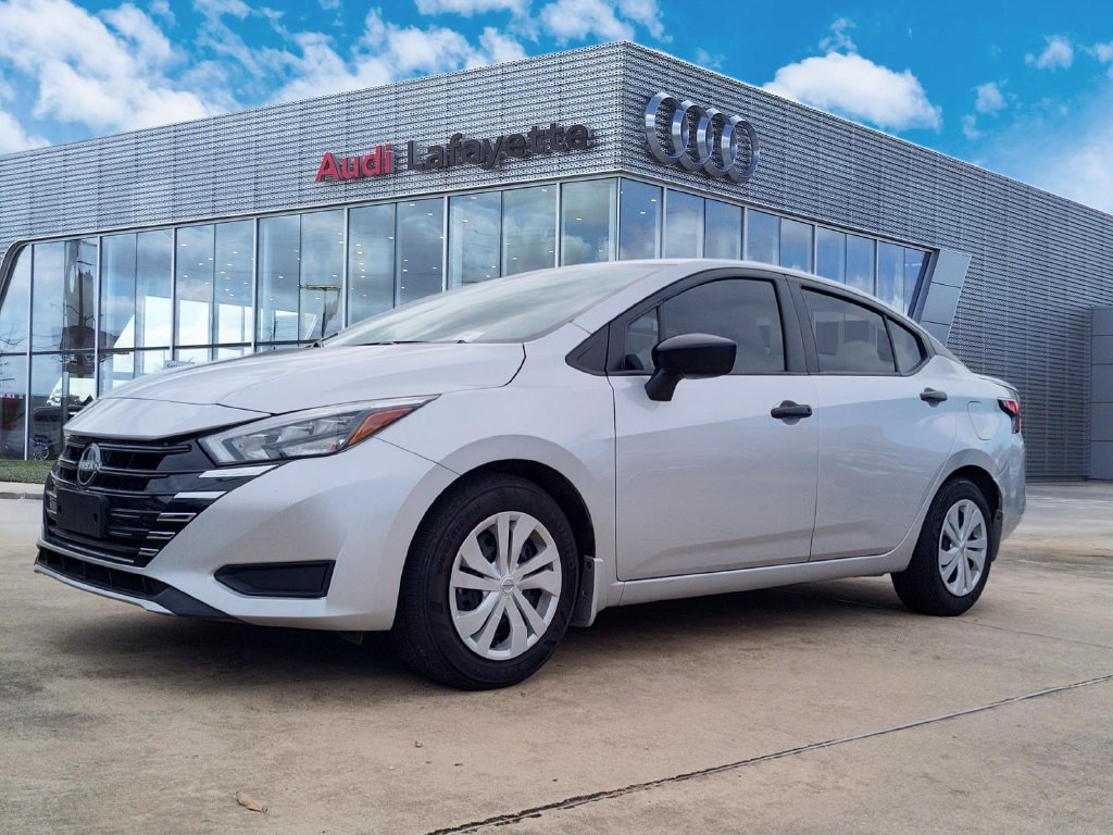 Nissan Versa