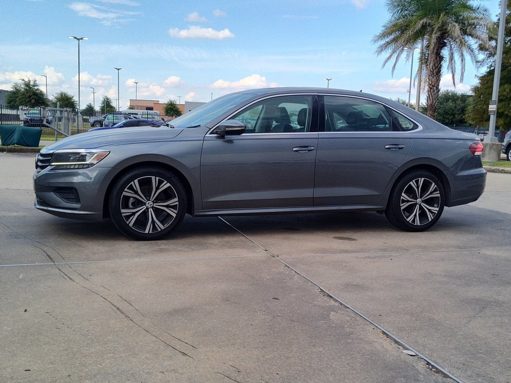 Used 2022 Volkswagen Passat 2.0T SE Sedan