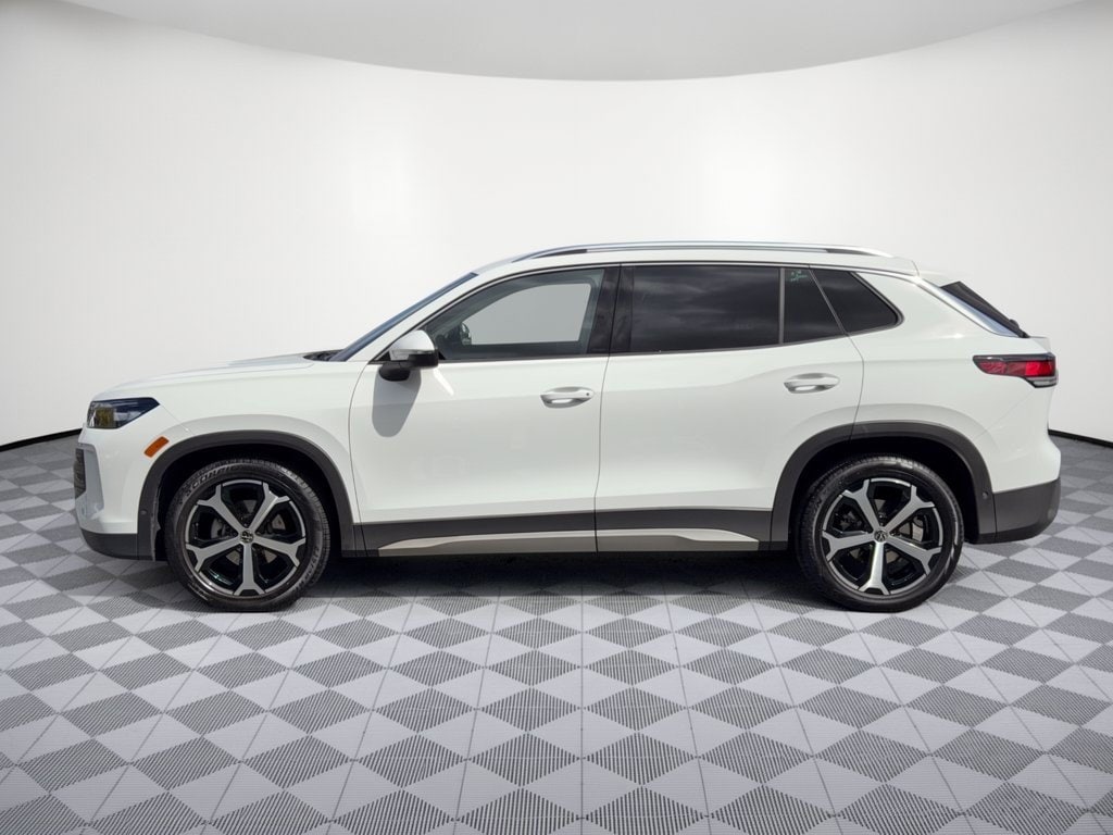 Used 2025 Volkswagen Tiguan 2.0T SE SUV