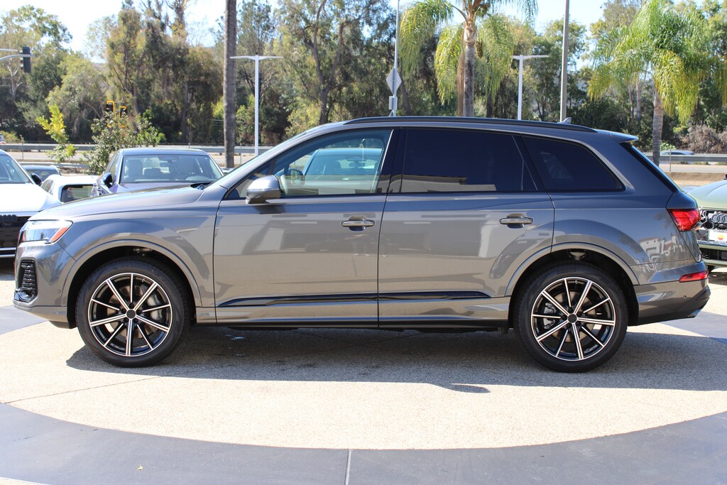 New 2026 Audi Q7 45 Premium SUV