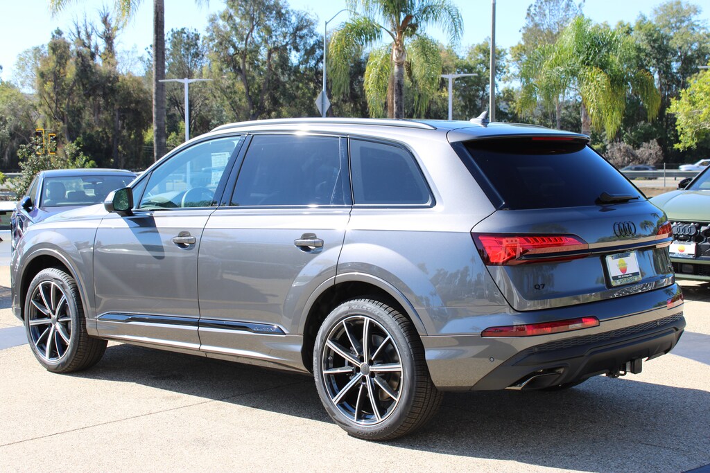 New 2026 Audi Q7 45 Premium SUV