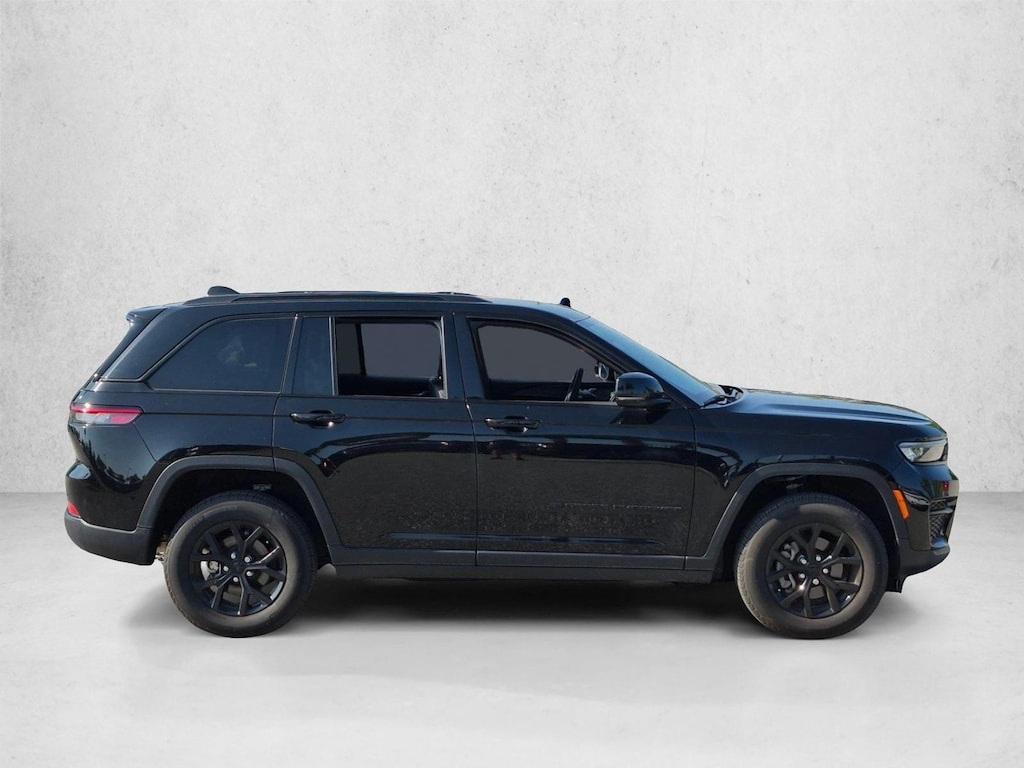 Used 2025 Jeep Grand Cherokee Altitude X Sport Utility