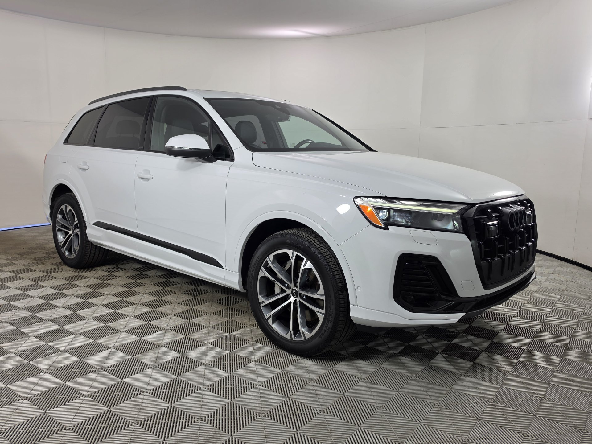 2025 Audi Q7 Premium Plus