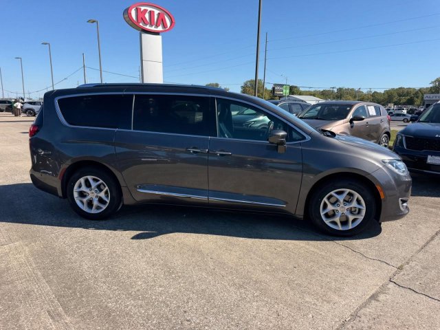 Used 2020 Chrysler Pacifica Touring L Minivan/Van
