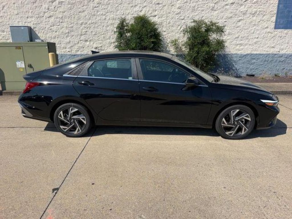 New 2026 Hyundai Elantra Hybrid Limited Sedan