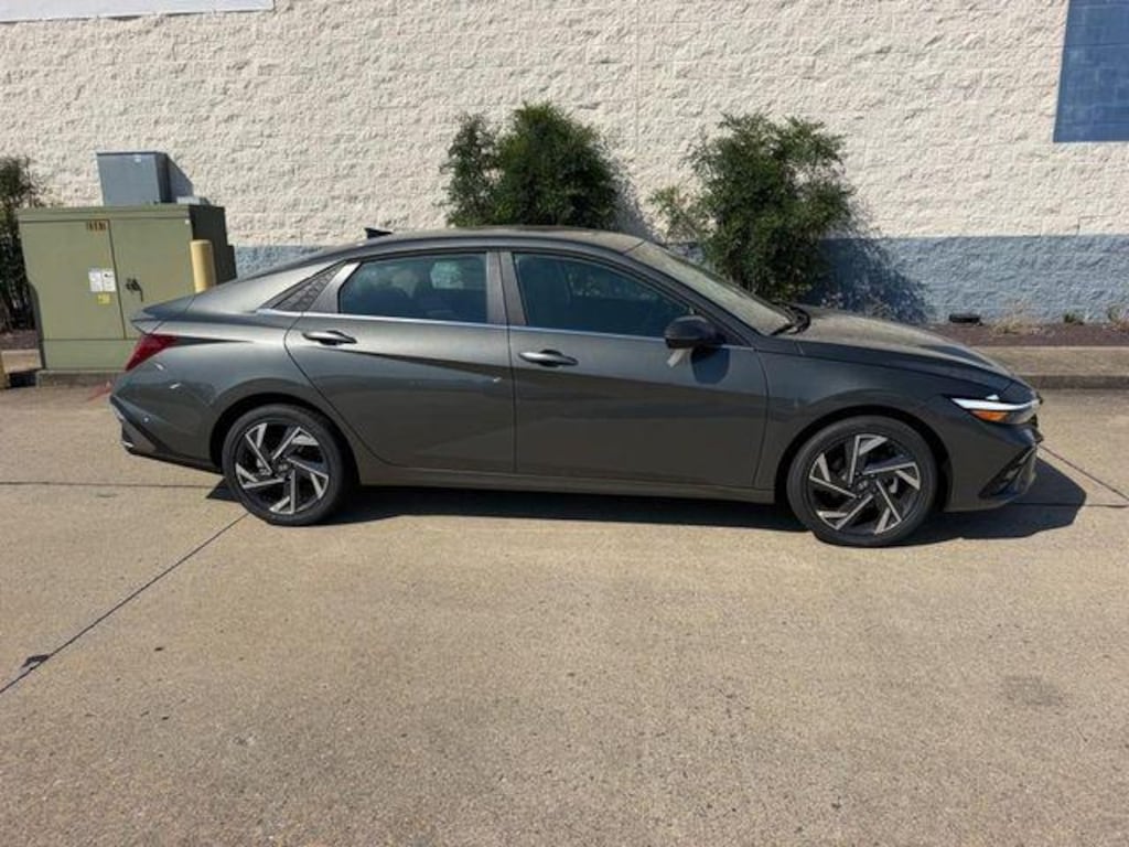 New 2026 Hyundai Elantra Hybrid Limited Sedan