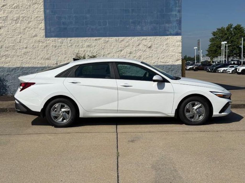 New 2026 Hyundai Elantra SE Sedan