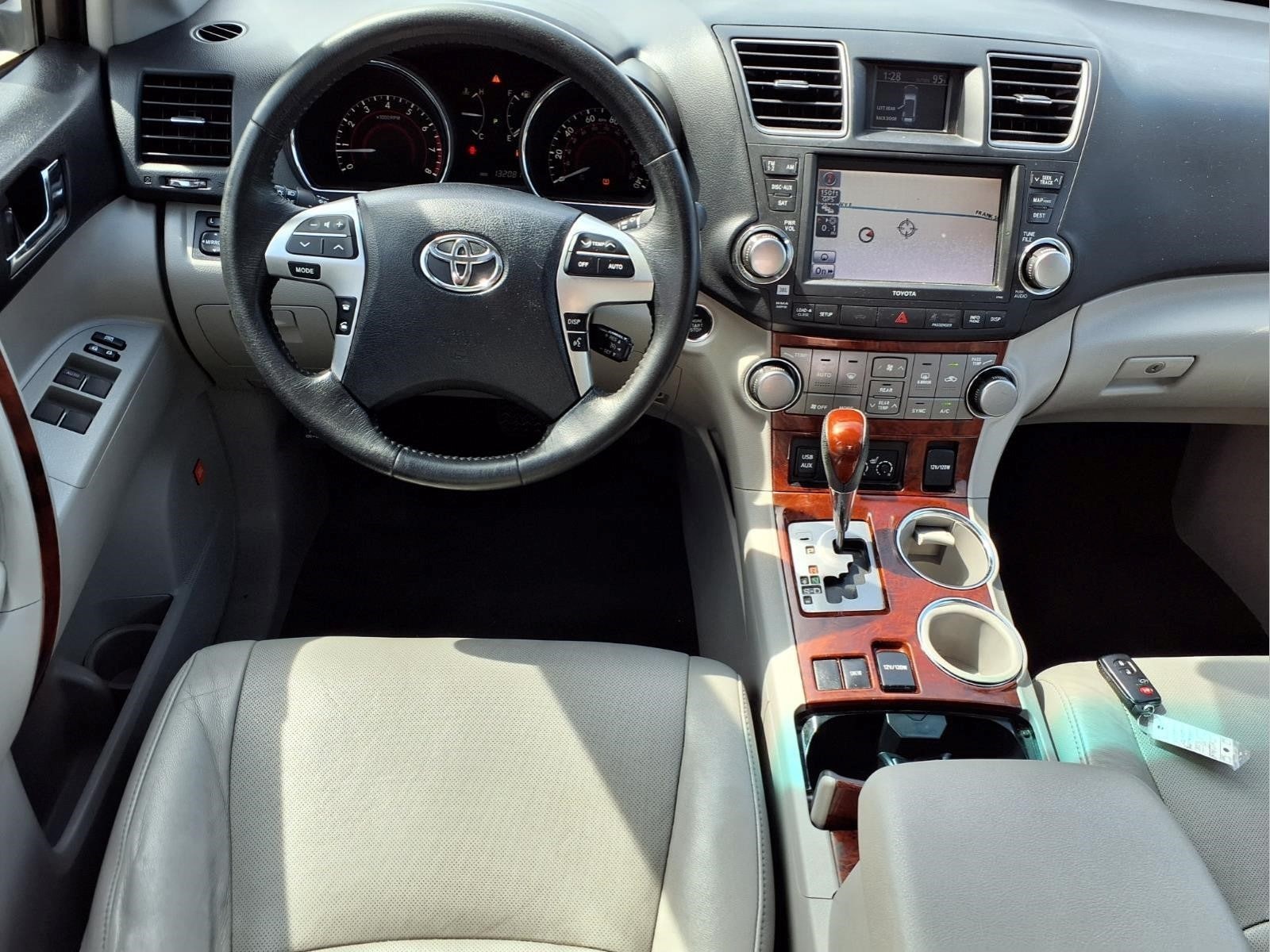 Used 2012 Toyota Highlander Limited with VIN 5TDYK3EH6CS069581 for sale in Shiloh, IL